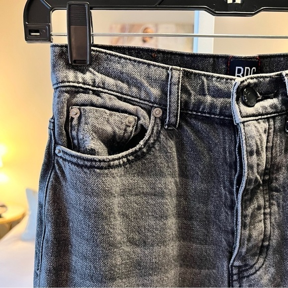 URBAN OUTFITTERS Black Jeans BDG 23 SLIM STRAIGHT High Waisted Holy Distressed - Picture 5 of 15